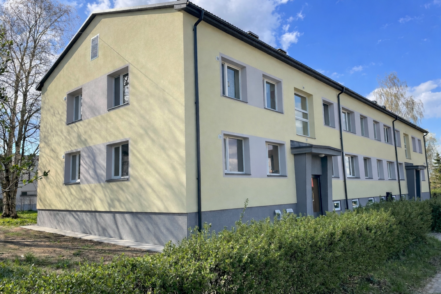 Kortermaja renoveerimine ja fassaadi soojustamine.